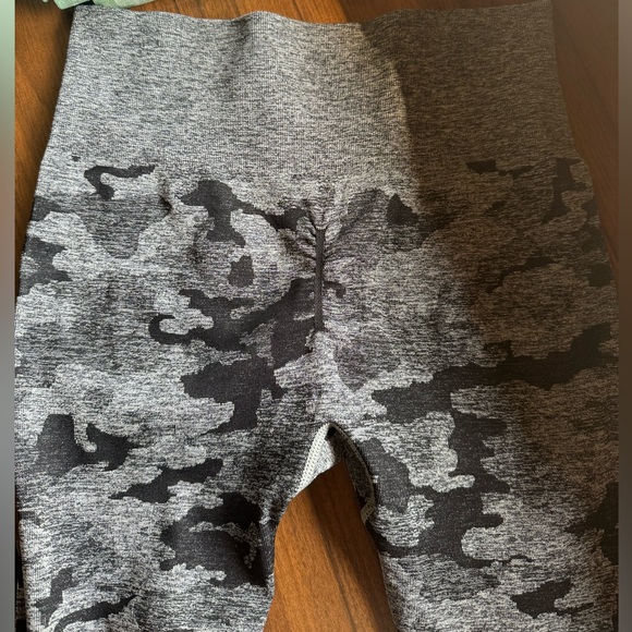 (Bundle) 5 pairs of Camo Seamless Leggings - Picture 9 of 16